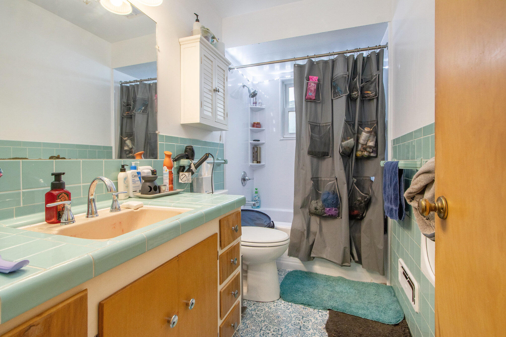 3428 Grace Road Kalamazoo, MI 49006 - Photo 9 of 20 Main bath