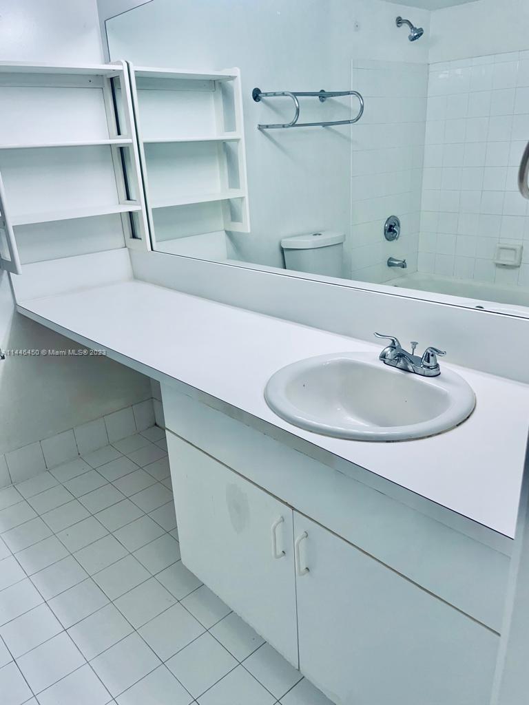 420 South Park Road, Unit 2208 Hollywood, FL 33021 - Photo 10 of 26 Gallery Image 10