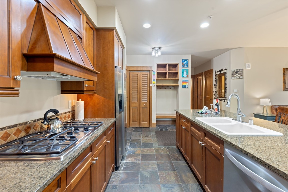 280 Trailhead Drive, Unit 3027 Keystone, CO 80435 - Photo 19 of 50 a kitchen with stainless steel appliances granite countertop a sink stove and refrigerator