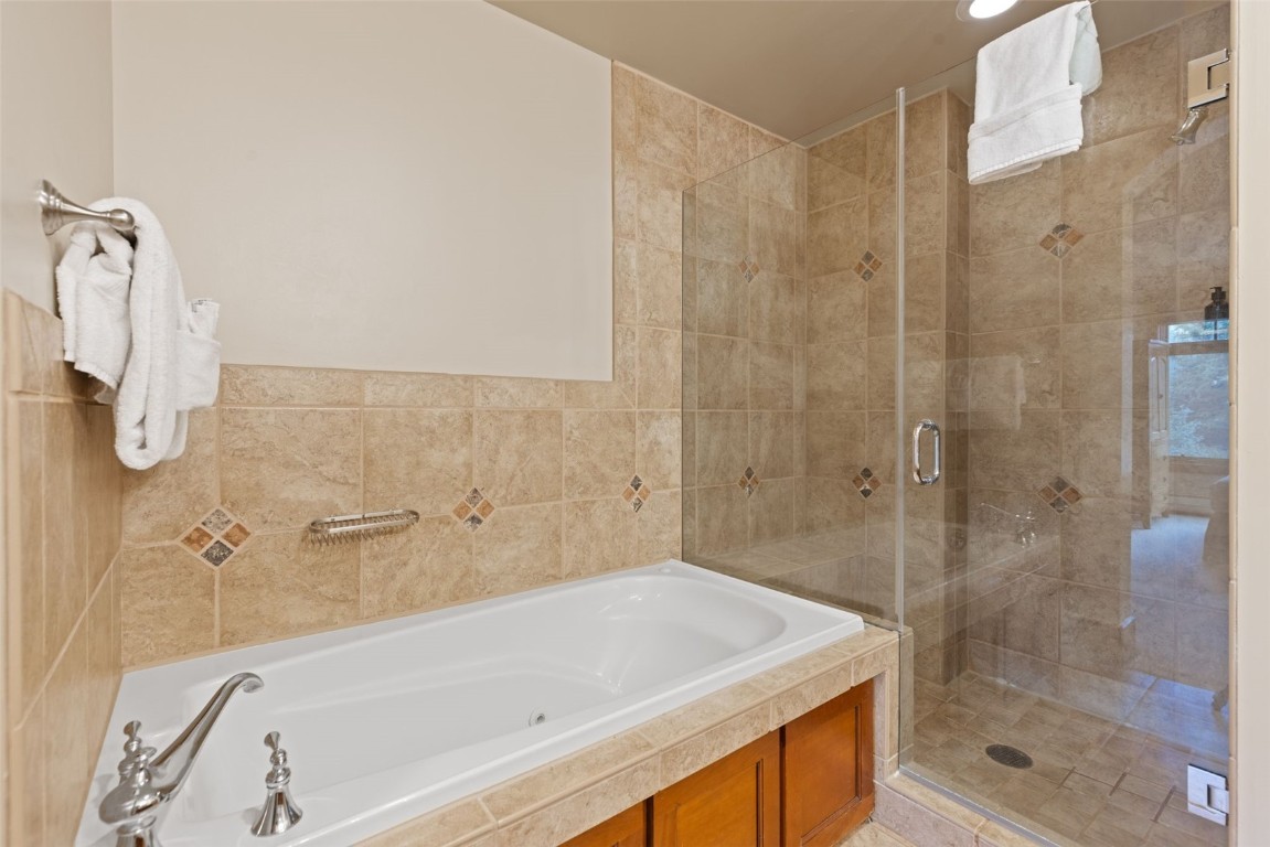 280 Trailhead Drive, Unit 3027 Keystone, CO 80435 - Photo 30 of 50 a bath tub sitting next to a shower