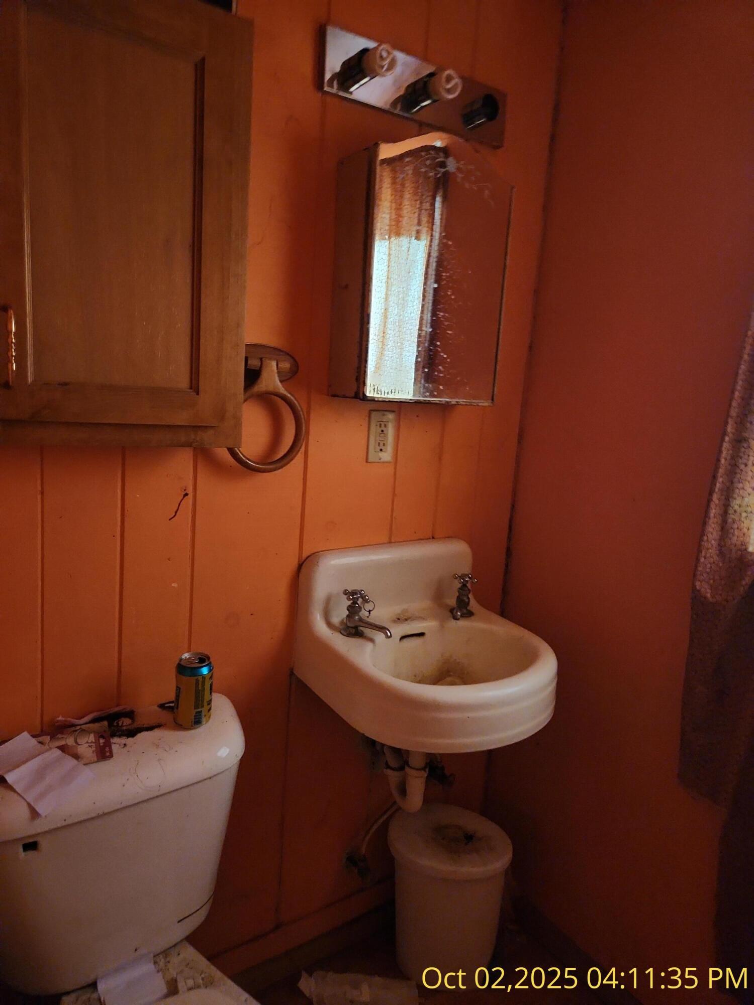 7255 Holland Loop Road Cave Junction, OR 97523 - Photo 3 of 18 Gallery Image 3