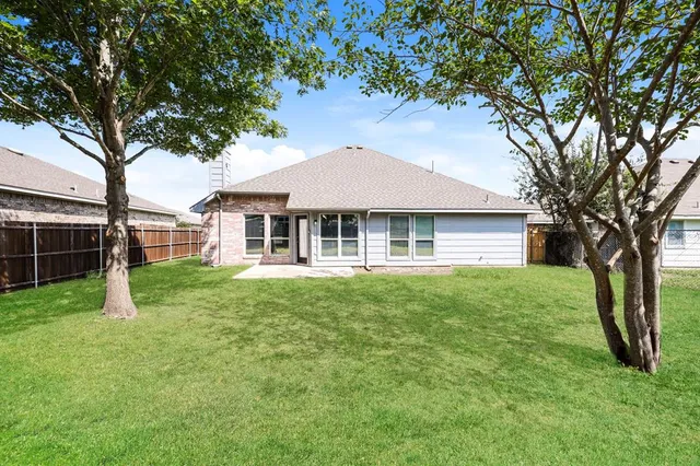 $2,180 | 328 Willow Creek Drive, Glenn Heights, TX 75154