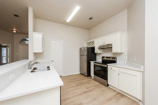 $2,180 | 328 Willow Creek Drive, Glenn Heights, TX 75154