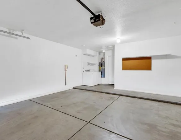 $2,150 | 22430 North 21st Street, Phoenix, AZ 85024