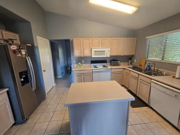 $2,150 | 22430 North 21st Street, Phoenix, AZ 85024