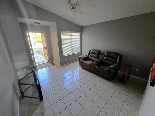 $2,150 | 22430 North 21st Street, Phoenix, AZ 85024