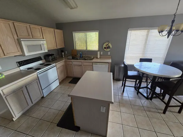 $2,150 | 22430 North 21st Street, Phoenix, AZ 85024