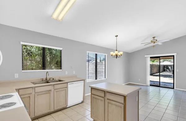 $2,150 | 22430 North 21st Street, Phoenix, AZ 85024