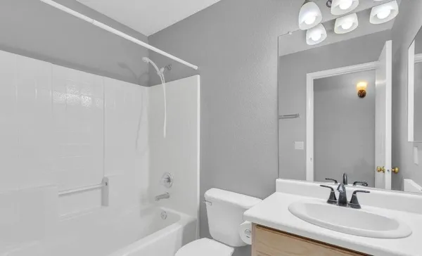 $2,150 | 22430 North 21st Street, Phoenix, AZ 85024