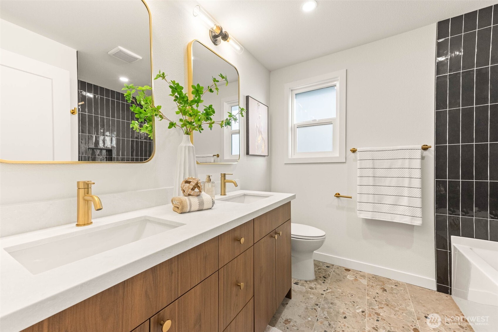 7210 173rd Street Southwest Edmonds, WA 98026 - Photo 13 of 32