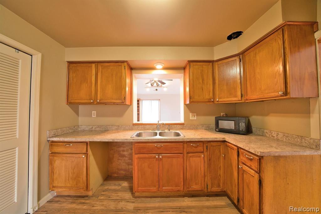 20710 Westhampton Avenue Southfield, MI 48075 - Photo 14 of 30