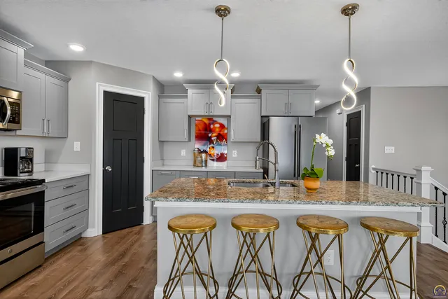 $359,850 | 3751 Southwest Summerfield Drive, Topeka, KS 66610