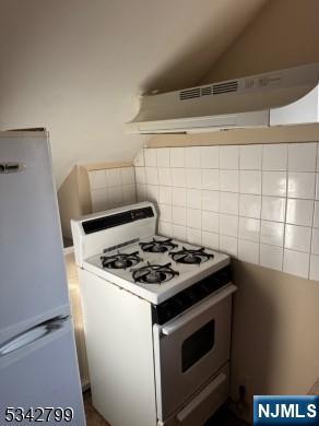 65-67 Monticello Avenue, Unit 3 Newark, NJ 07106 - Photo 5 of 10 a stove top oven sitting inside of a kitchen