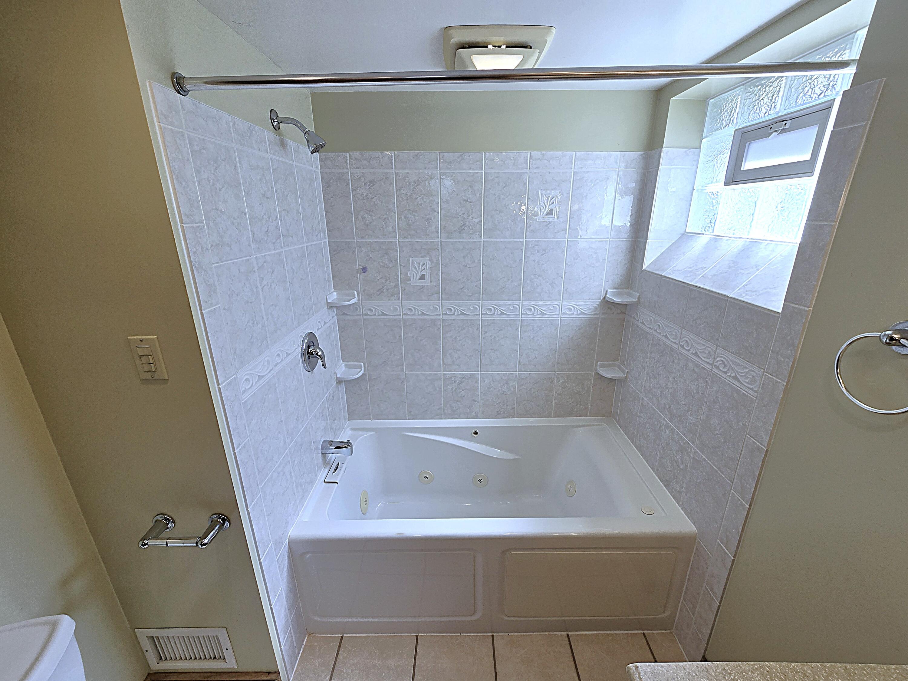 331 South 80th Street Milwaukee, WI 53214 - Photo 28 of 44 Lower Bath Jetted Tub