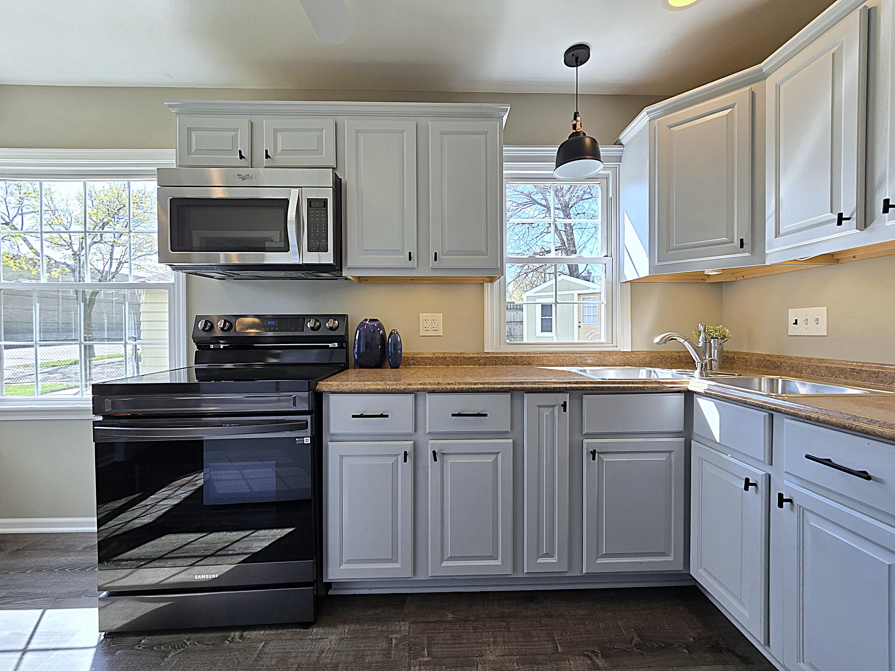331 South 80th Street Milwaukee, WI 53214 - Photo 3 of 44 Kitchen