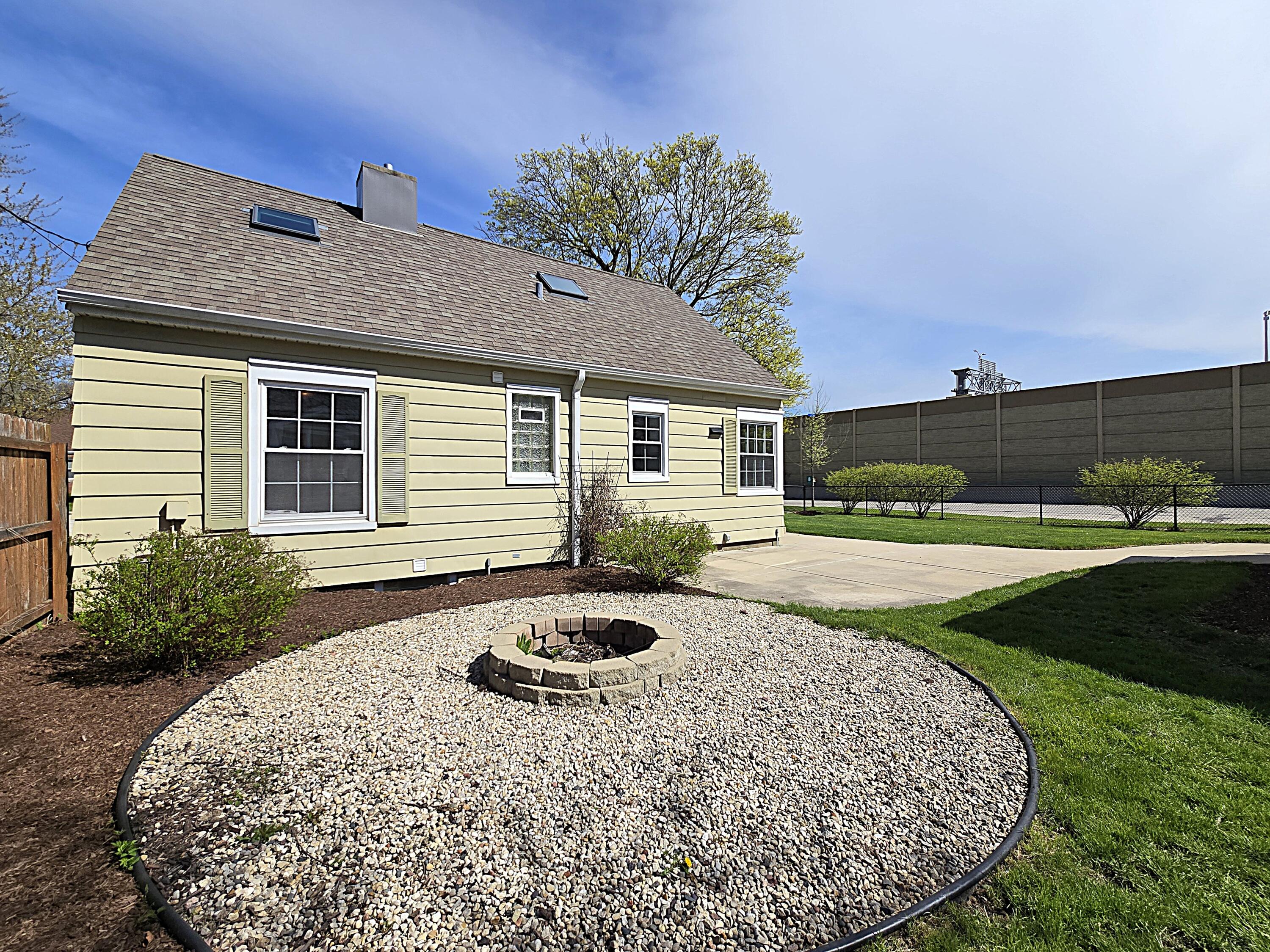 331 South 80th Street Milwaukee, WI 53214 - Photo 40 of 44 Backyard Firepit