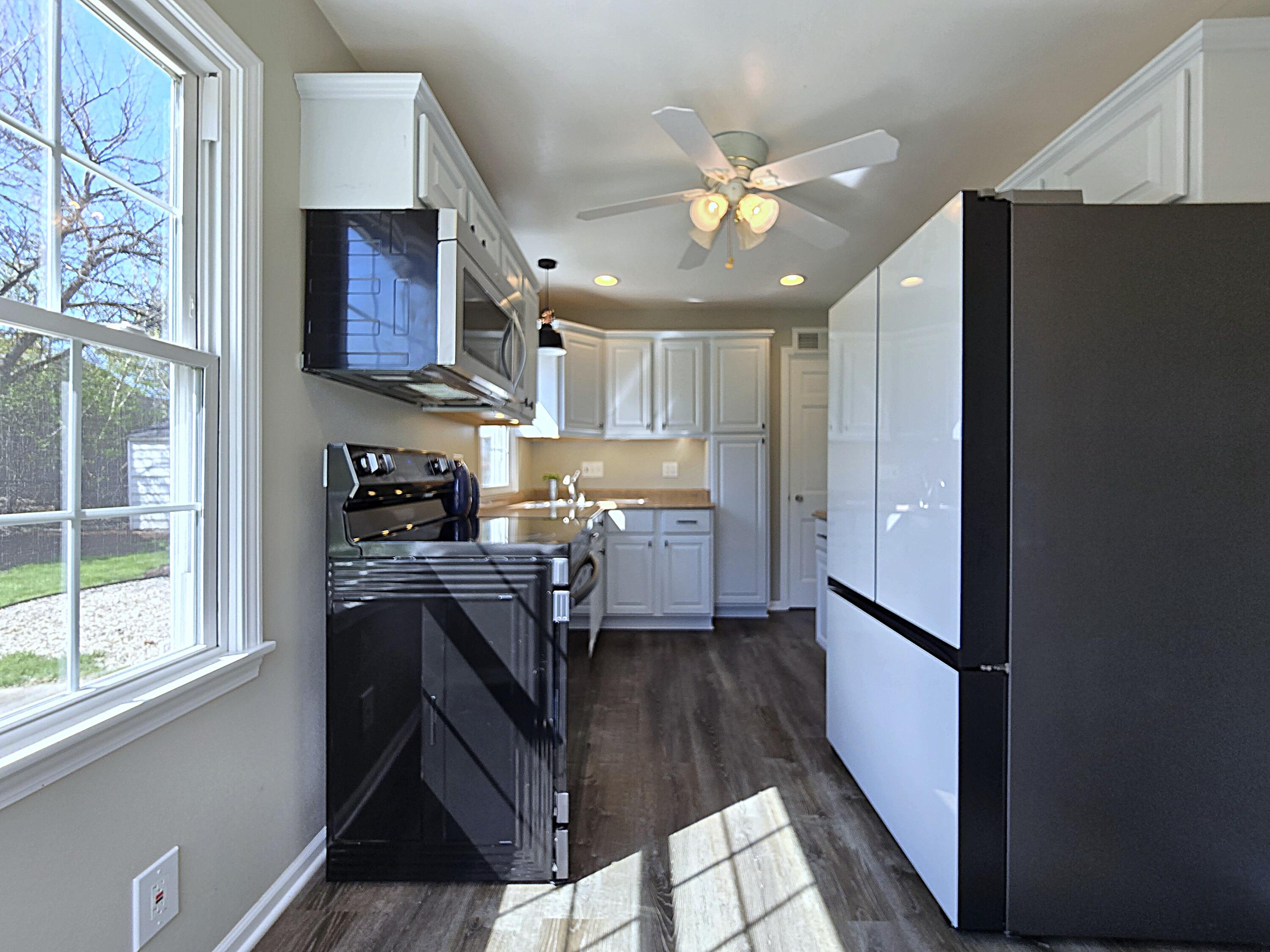 331 South 80th Street Milwaukee, WI 53214 - Photo 4 of 44 Kitchen