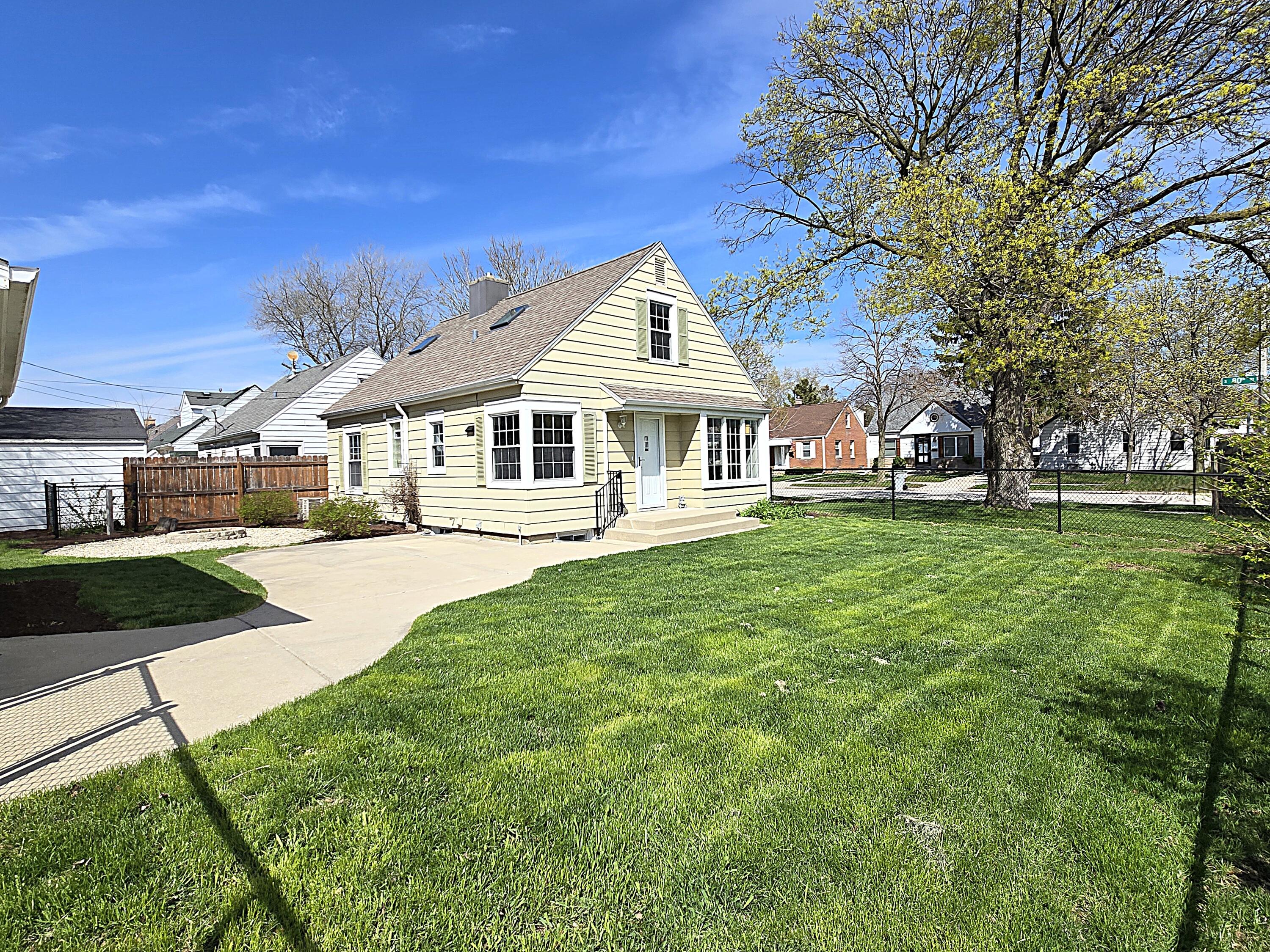 331 South 80th Street Milwaukee, WI 53214 - Photo 43 of 44 Fened Yard