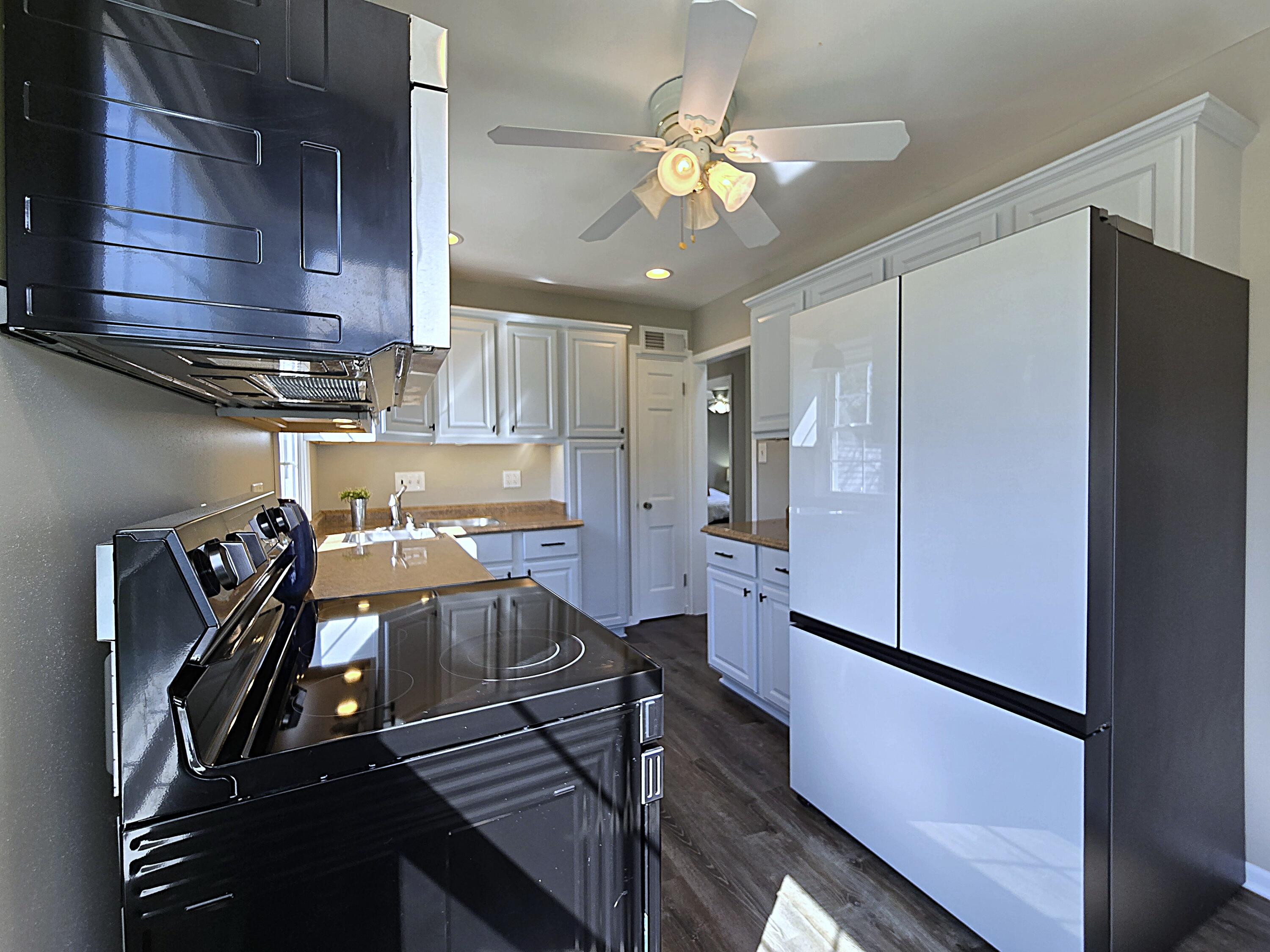 331 South 80th Street Milwaukee, WI 53214 - Photo 5 of 44 Kitchen