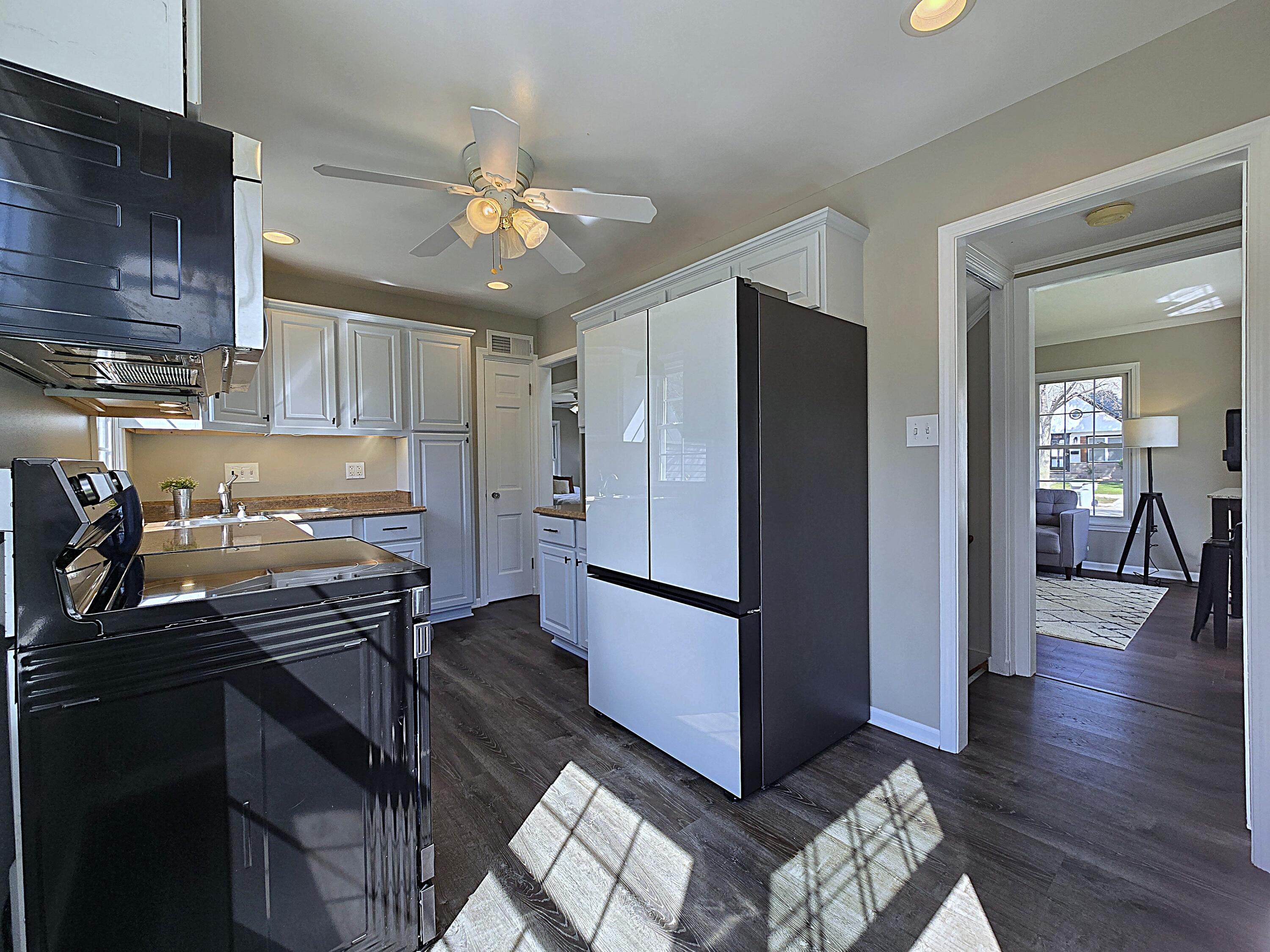 331 South 80th Street Milwaukee, WI 53214 - Photo 6 of 44 Kitchen