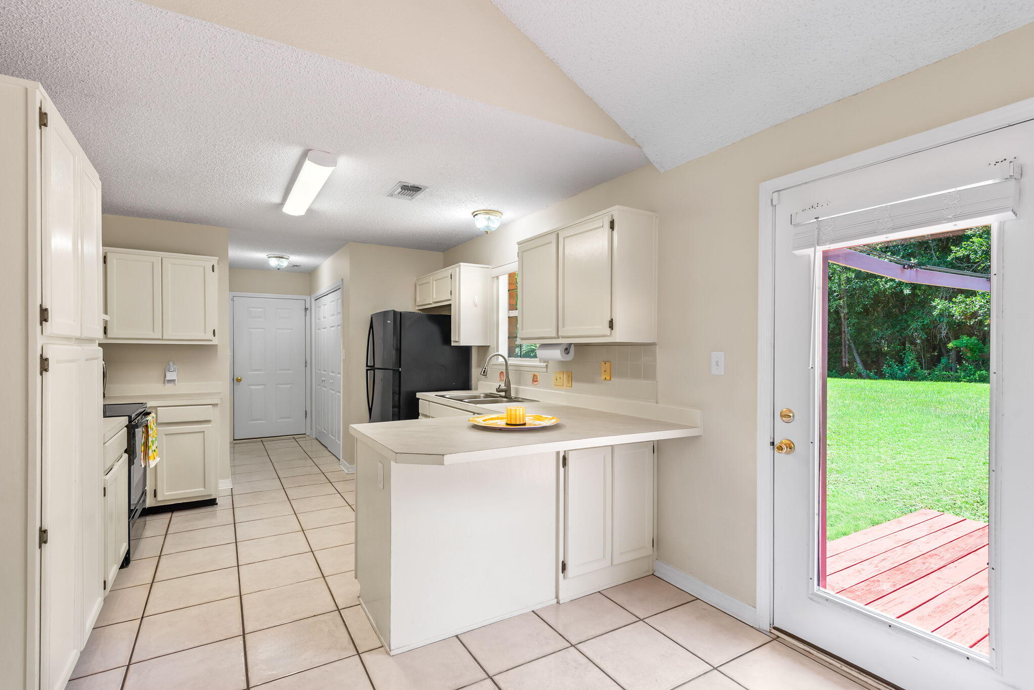 1931 Commodore Drive Navarre, FL 32566 - Photo 12 of 65 kitchen