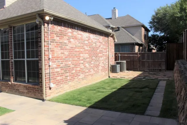 a view of house with backyard