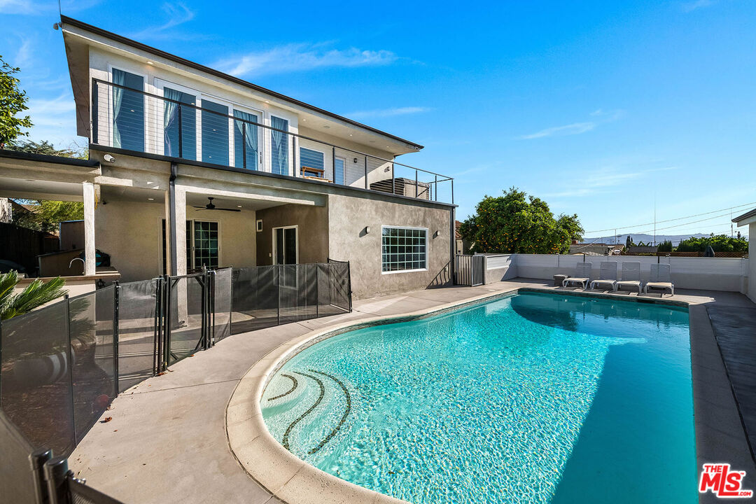 523 East Fairmount Road Burbank, CA 91501 - Photo 2 of 30 a view of a house with swimming pool