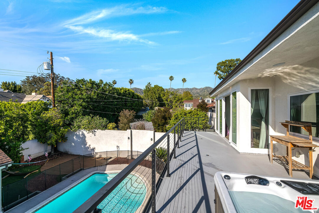 523 East Fairmount Road Burbank, CA 91501 - Photo 25 of 30 a view of balcony with furniture