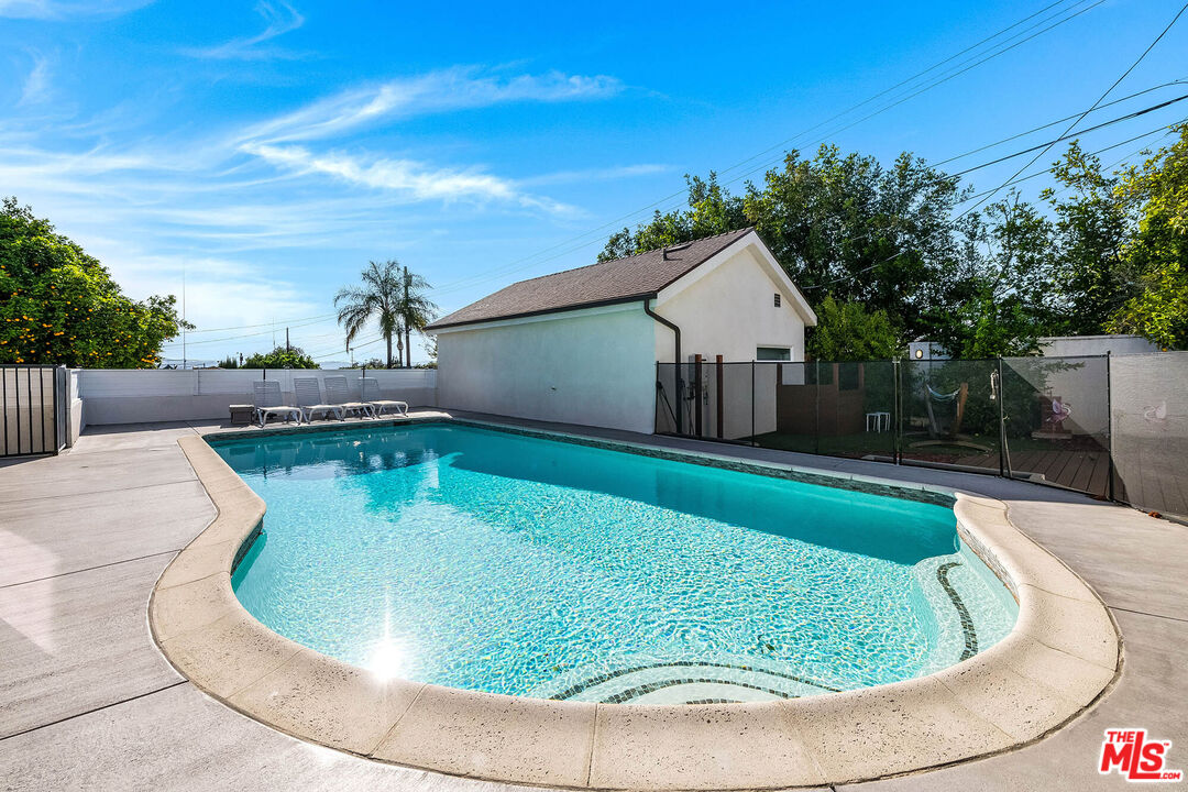 523 East Fairmount Road Burbank, CA 91501 - Photo 28 of 30 a view of outdoor space yard and patio