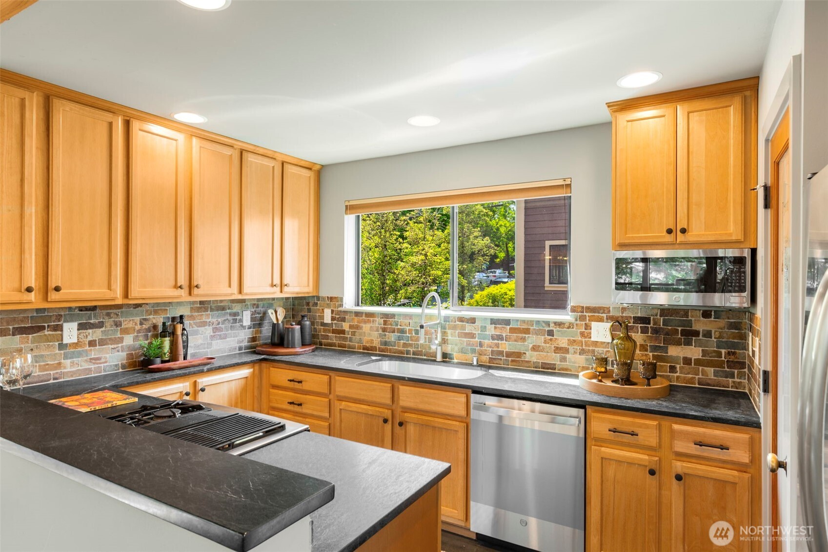 1818 East Pike Street Seattle, WA 98122 - Photo 12 of 32