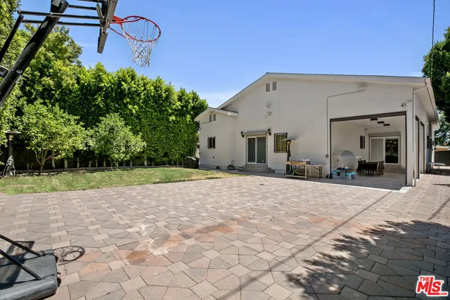 $7,900 | 12643 Archwood Street, North Hollywood, CA 91606