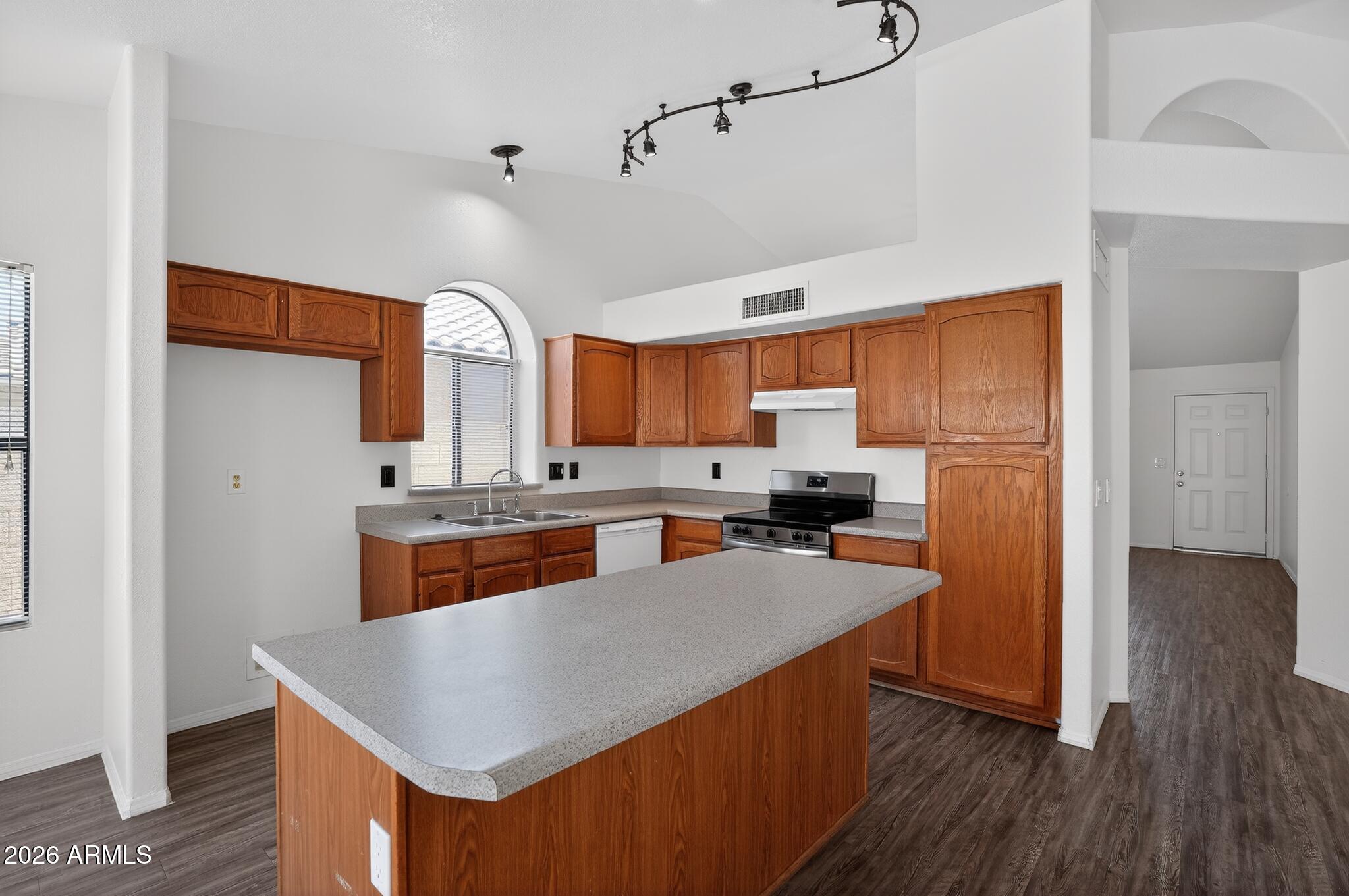 2524 East Indigo Brush Road Phoenix, AZ 85048 - Photo 2 of 21