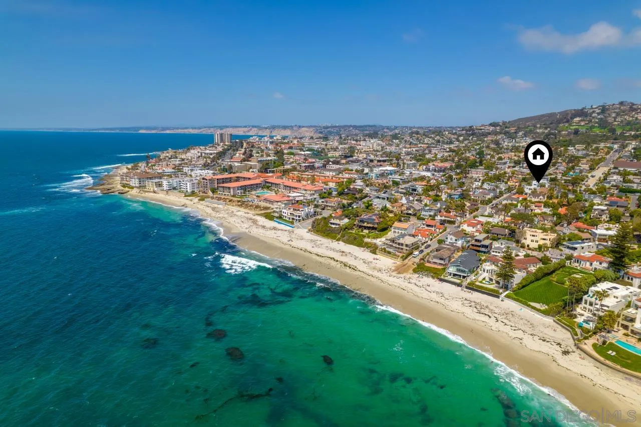 425 Sea Lane La Jolla, CA 92037 - Photo 1 of 41 a view of a city