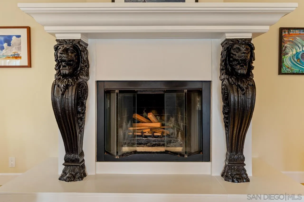 425 Sea Lane La Jolla, CA 92037 - Photo 13 of 41 a view of a entryway door and hallway