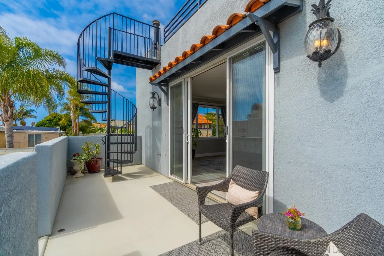 425 Sea Lane La Jolla, CA 92037 - Photo 29 of 41 a view of balcony with two chairs and a barbeque