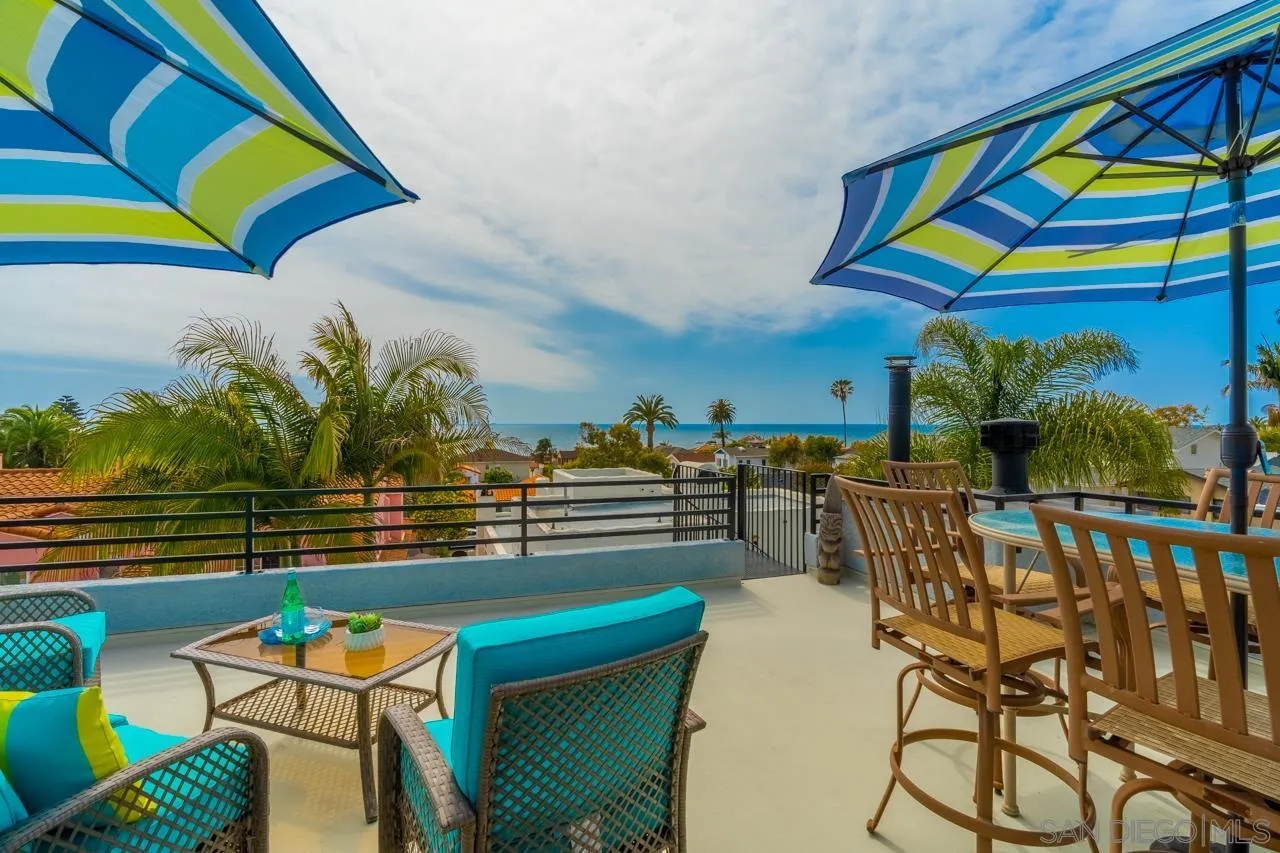 425 Sea Lane La Jolla, CA 92037 - Photo 38 of 41 a view of a chairs and table in patio