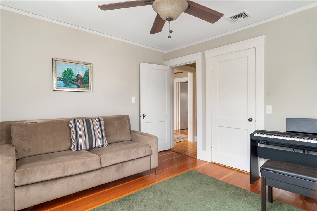 357 Rochambeau Avenue Providence, RI 02906 - Photo 33 of 39