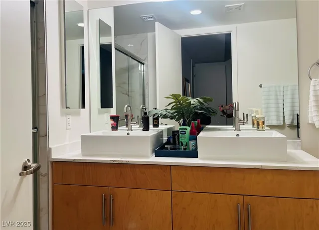 $2,475 | 353 East Bonneville Avenue, Unit 573, Las Vegas, NV 89101