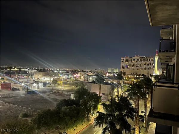 $2,475 | 353 East Bonneville Avenue, Unit 573, Las Vegas, NV 89101