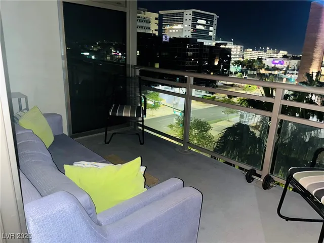 $2,475 | 353 East Bonneville Avenue, Unit 573, Las Vegas, NV 89101