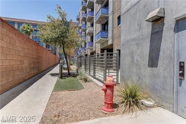 $2,475 | 353 East Bonneville Avenue, Unit 573, Las Vegas, NV 89101