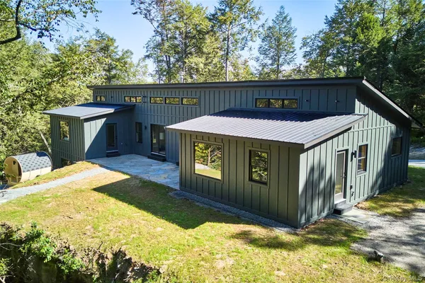 $949,000 | 11 Land And Lakes Trail, Callicoon, NY 12750