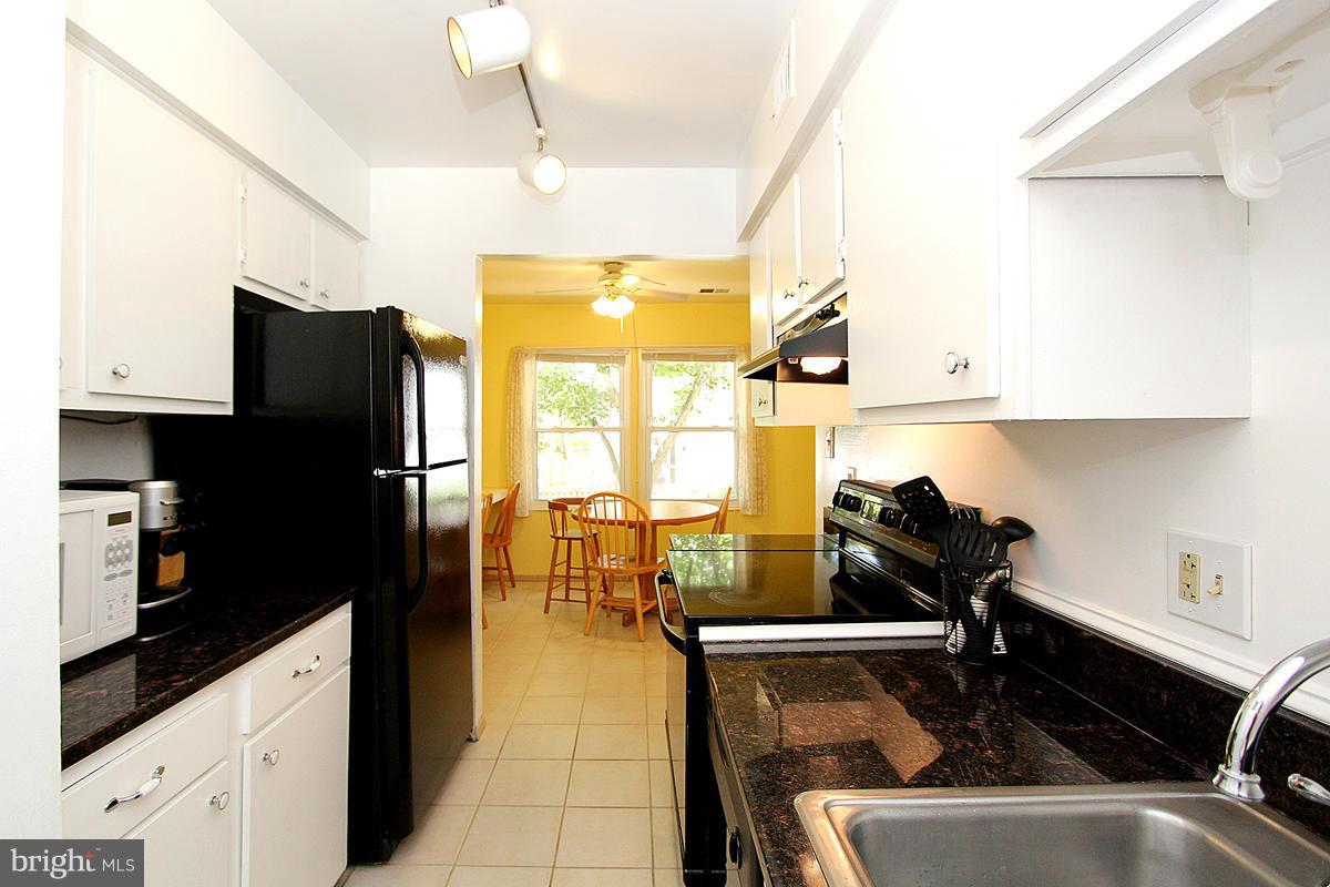 17466 Hoskinson Road Poolesville, MD 20837 - Photo 14 of 28 Kitchen