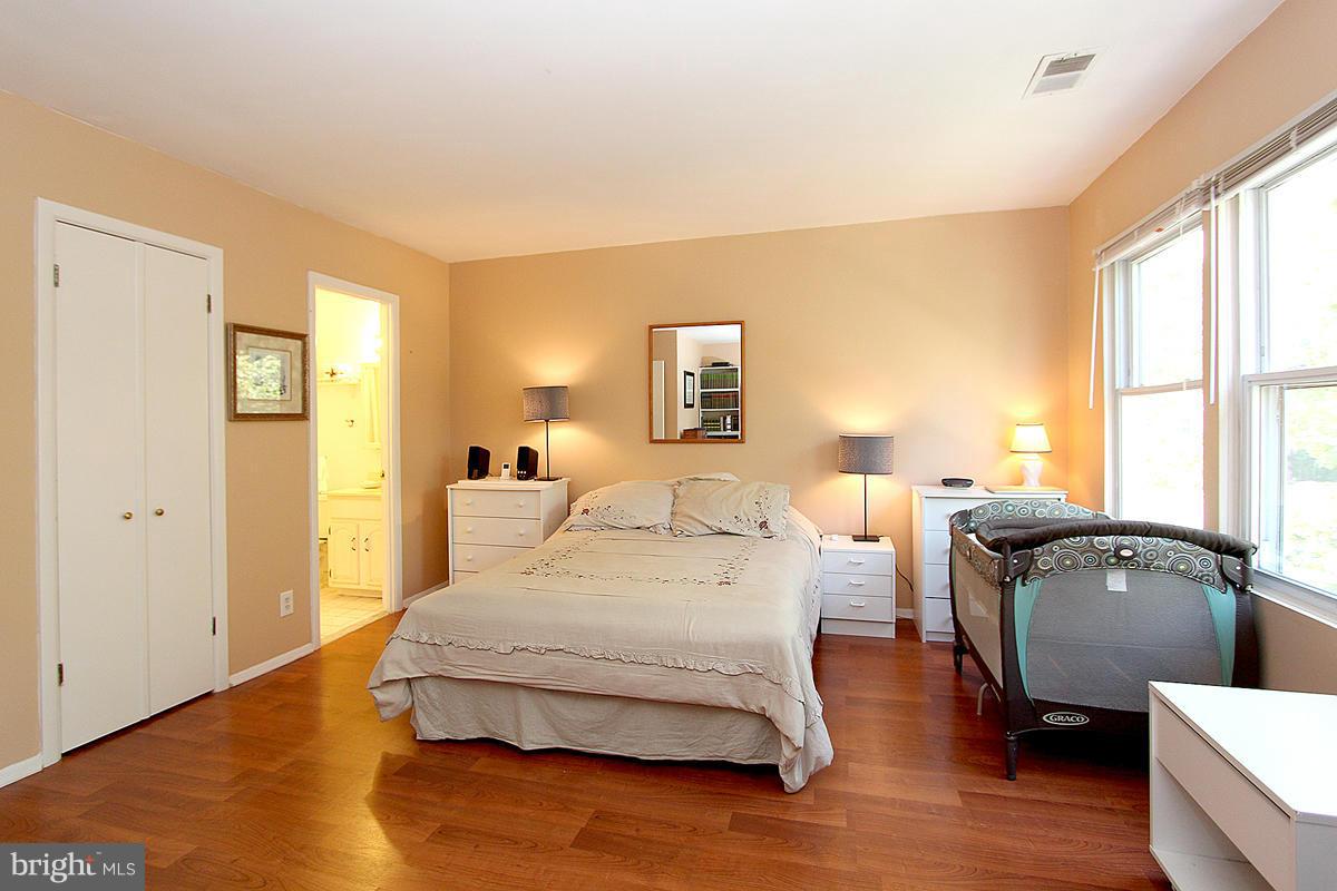 17466 Hoskinson Road Poolesville, MD 20837 - Photo 22 of 28 Bedroom (Master)