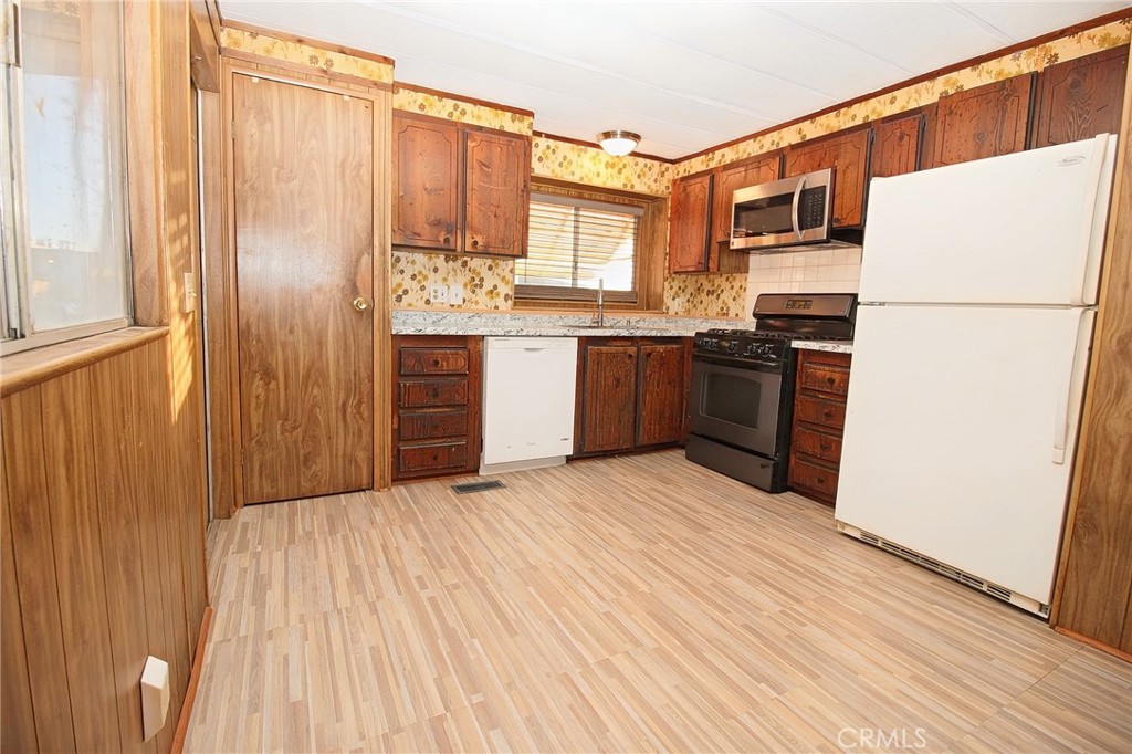 1155 Pease Road, Unit 24 Yuba City, CA 95991 - Photo 9 of 30 a kitchen with stainless steel appliances a refrigerator and a stove