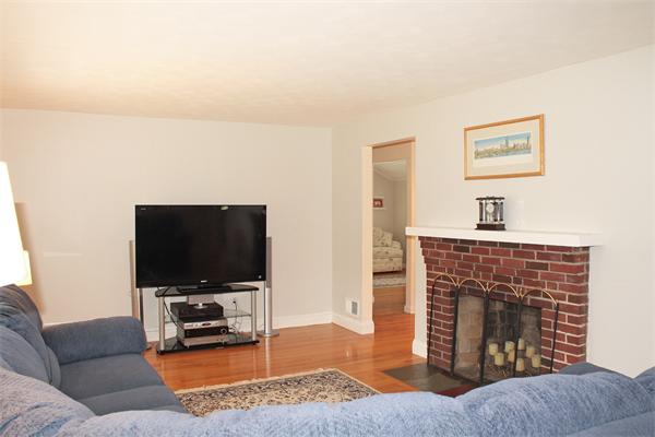 78 Carpenter Road Walpole, MA 02081 - Photo 4 of 30 Gallery Image 4