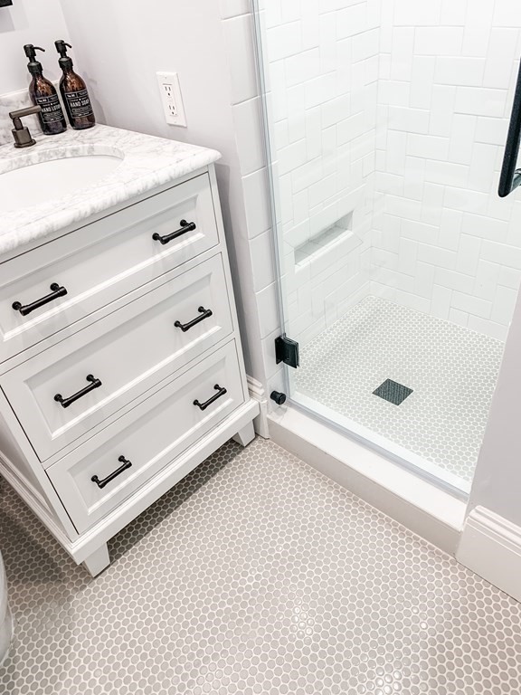 296 Commonwealth Avenue, Unit 5 Boston, MA 02115 - Photo 21 of 29 a close up of a dresser