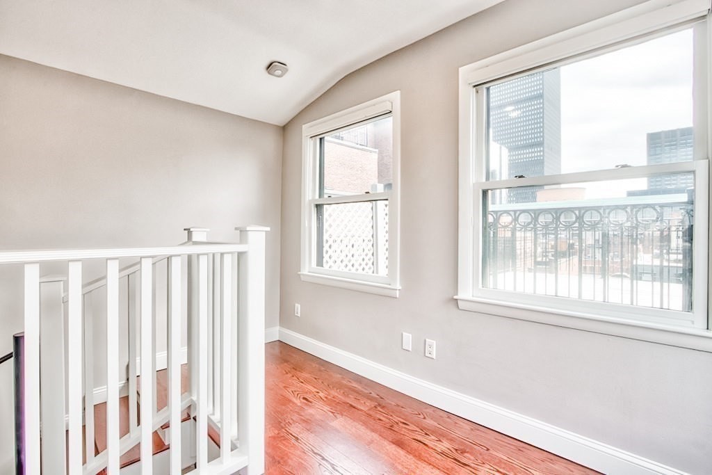 296 Commonwealth Avenue, Unit 5 Boston, MA 02115 - Photo 6 of 29 a view of front door