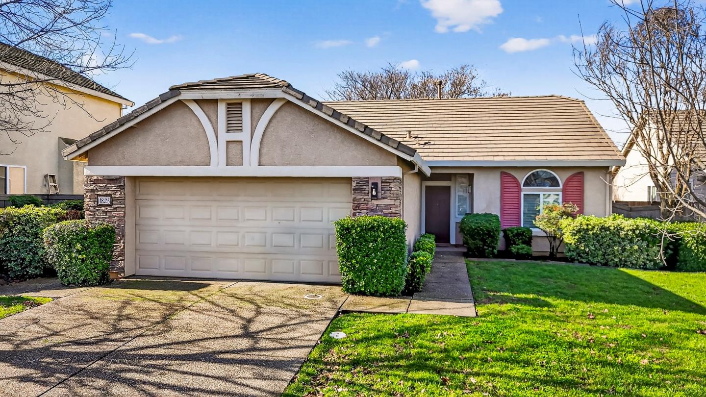 1825 Vermont Street Gridley, CA 95948 - Photo 7 of 57 a front view of a house with garden
