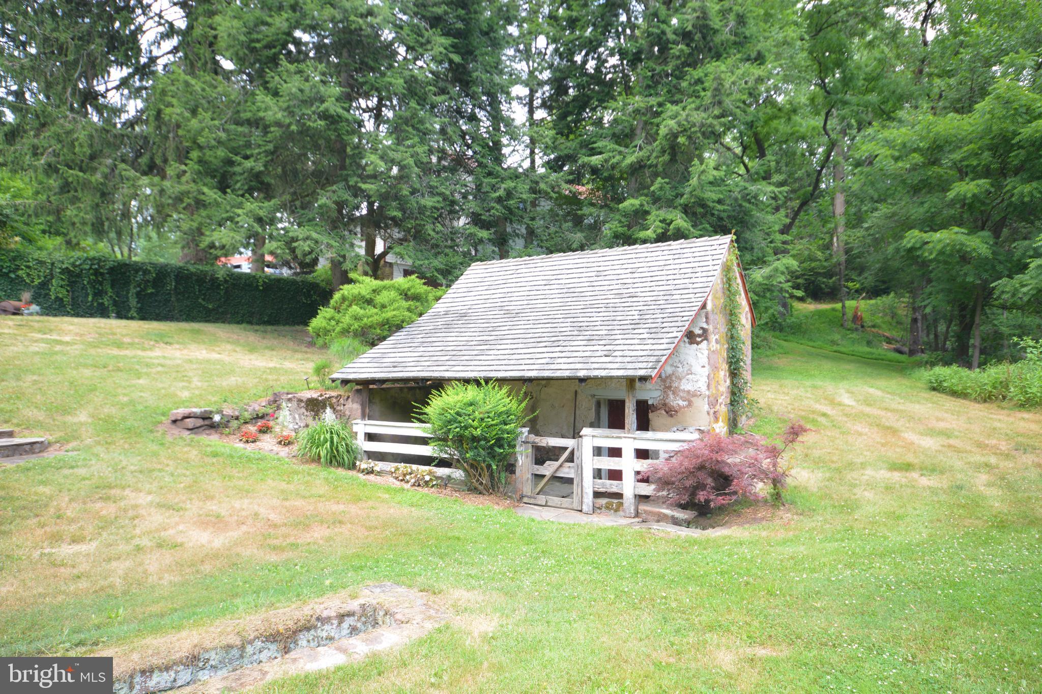 1023 Geigertown Road Birdsboro, PA 19508 - Photo 14 of 60 Spring House